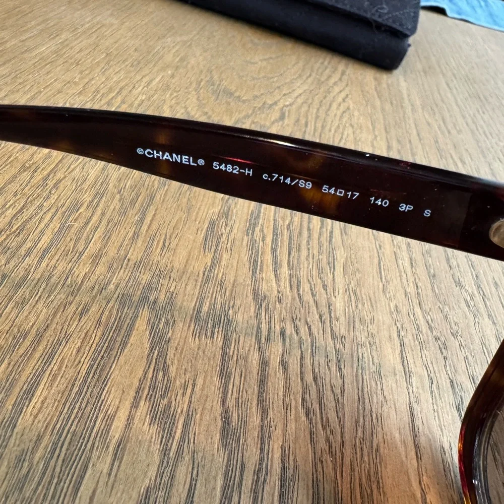 CHANEL Tortoiseshell Square Sunglasses - Picture 6 of 7